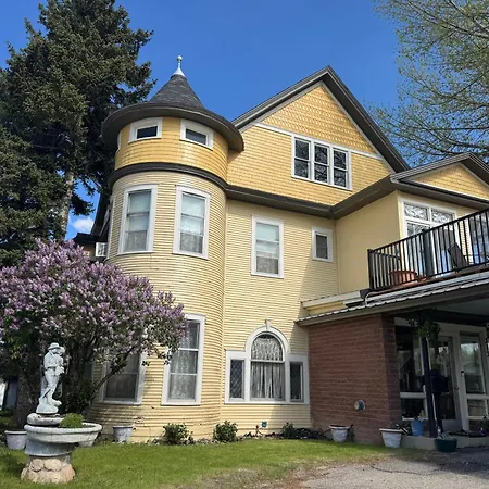 The Boho Buffalo Inn